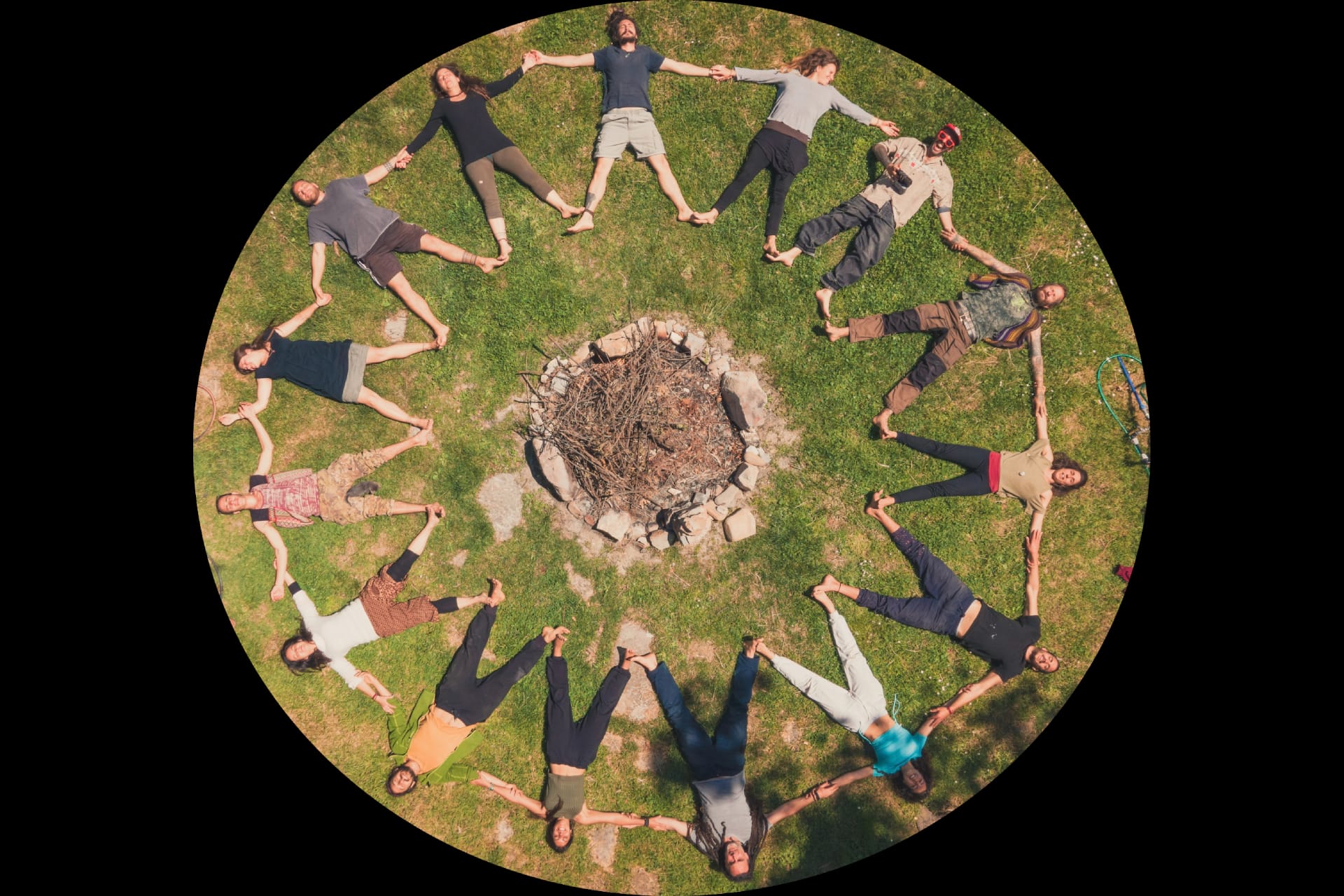 Mandala attorno al fuoco a Meraki