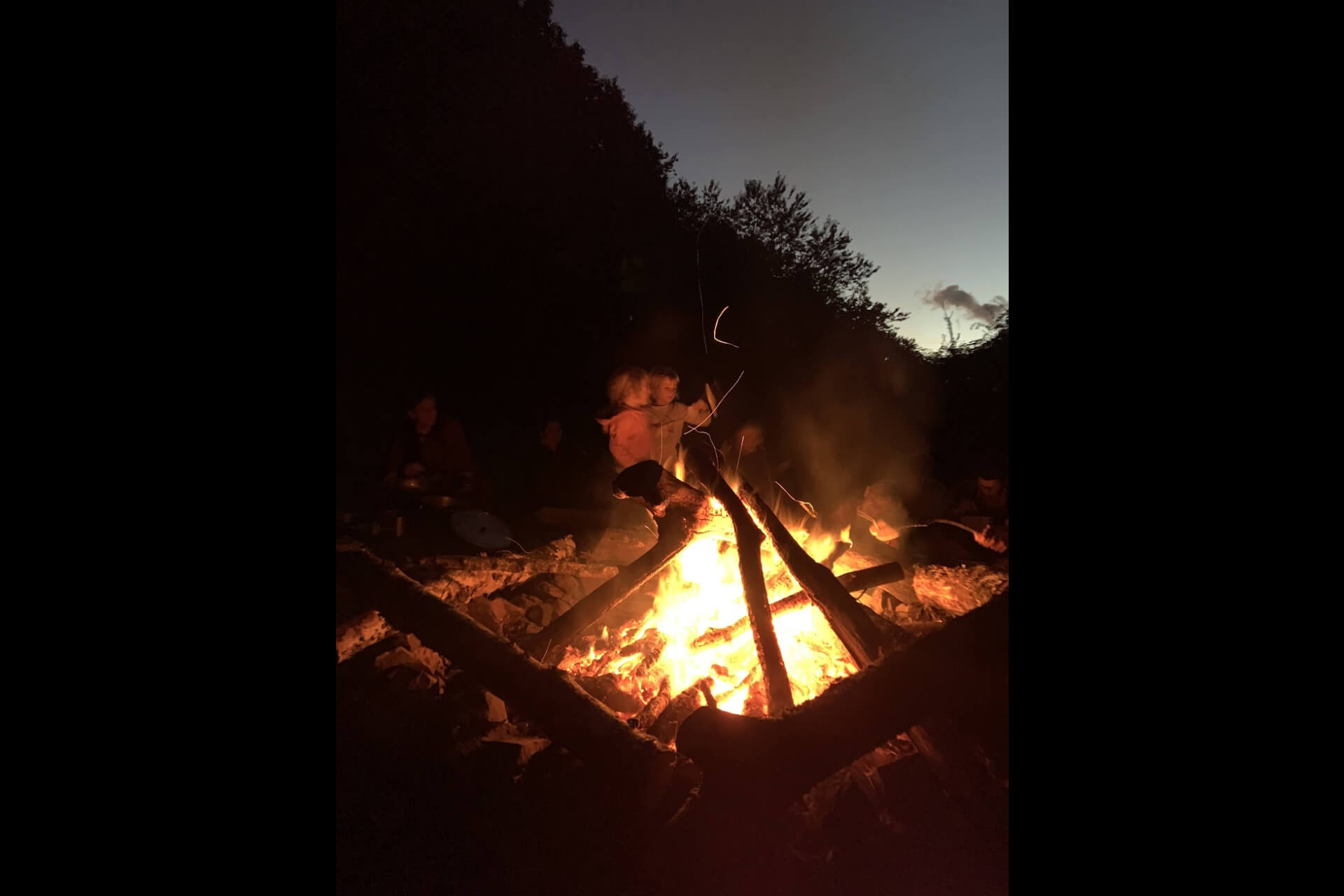 Attorno al fuoco in Valle degli Elfi